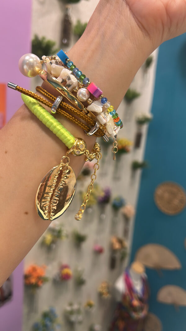 Pulseira handmade fio de cetim Maxi búzios - Imagem 5