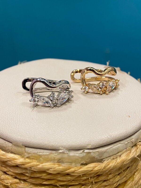 Piercing fake detalhes pedras