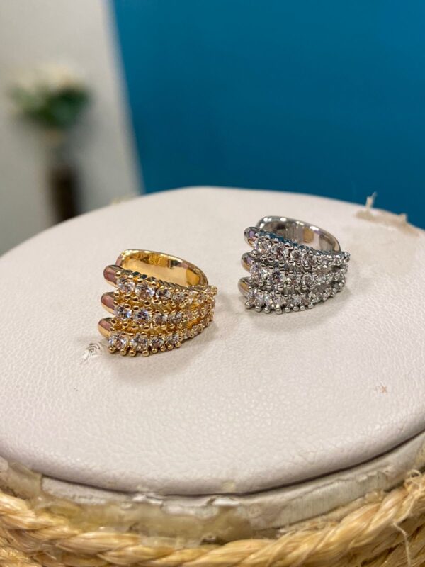 Piercing fake camadas cravejado