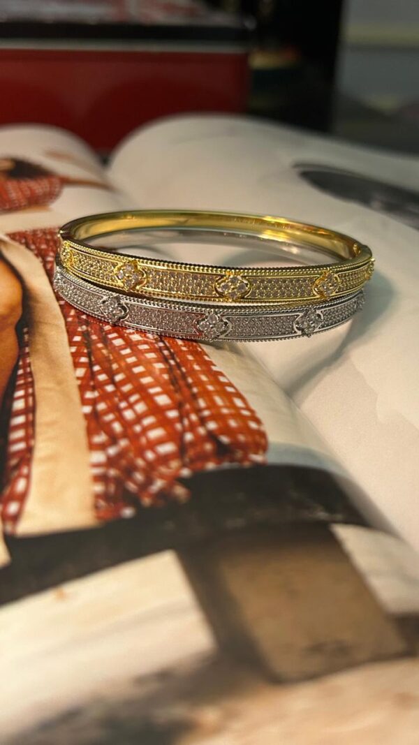 Bracelete mini trevinhos cravejados