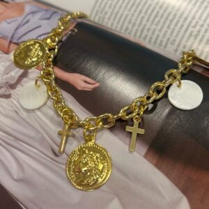 Pulseira moedas madre cruzinhas