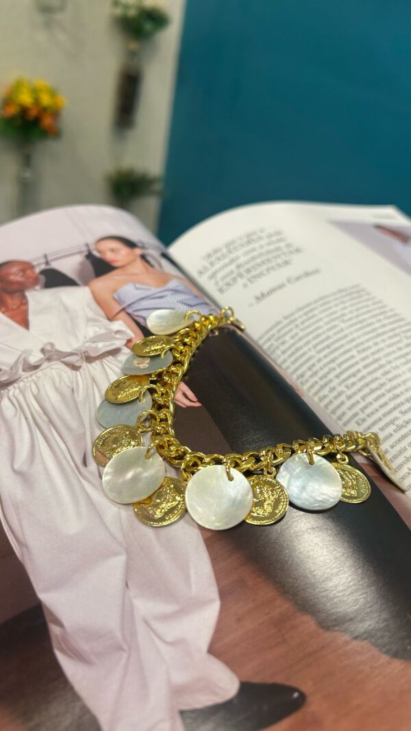 Pulseiras moedas madre furta cor - Imagem 5