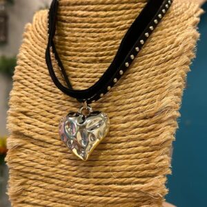 Choker cordão de camurça duplo coração