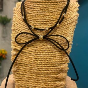 Choker cordão de camurça com esferas