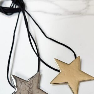 Colar cordão camurça estrela