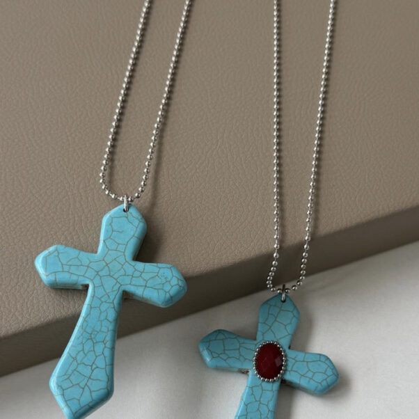 Colar longo cruz pedra natural