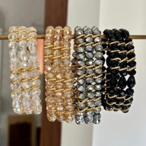 Pulseira cristais detalhes dourado