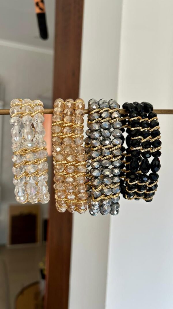 Pulseira cristais detalhes dourado