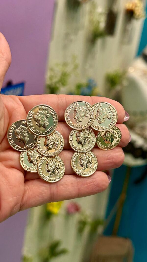 Brinco moedas penduradas
