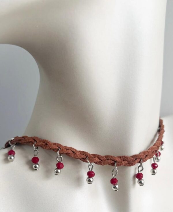 Choker courinho camurça pedrinhas