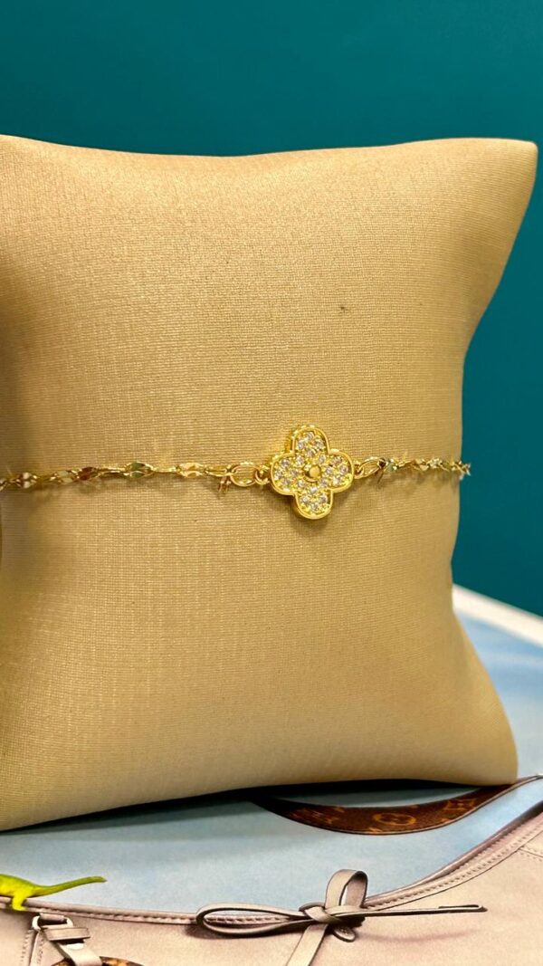 Pulseira correntinha trevo cravejado - Imagem 5