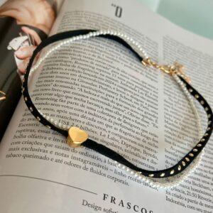 Choker courinho pérolas coração