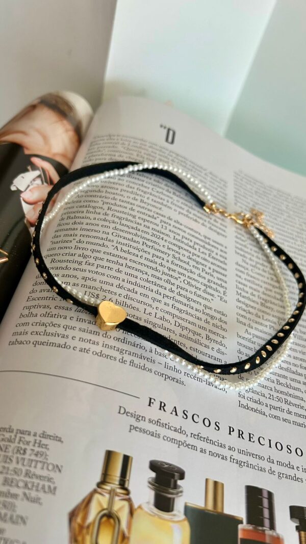 Choker courinho pérolas coração