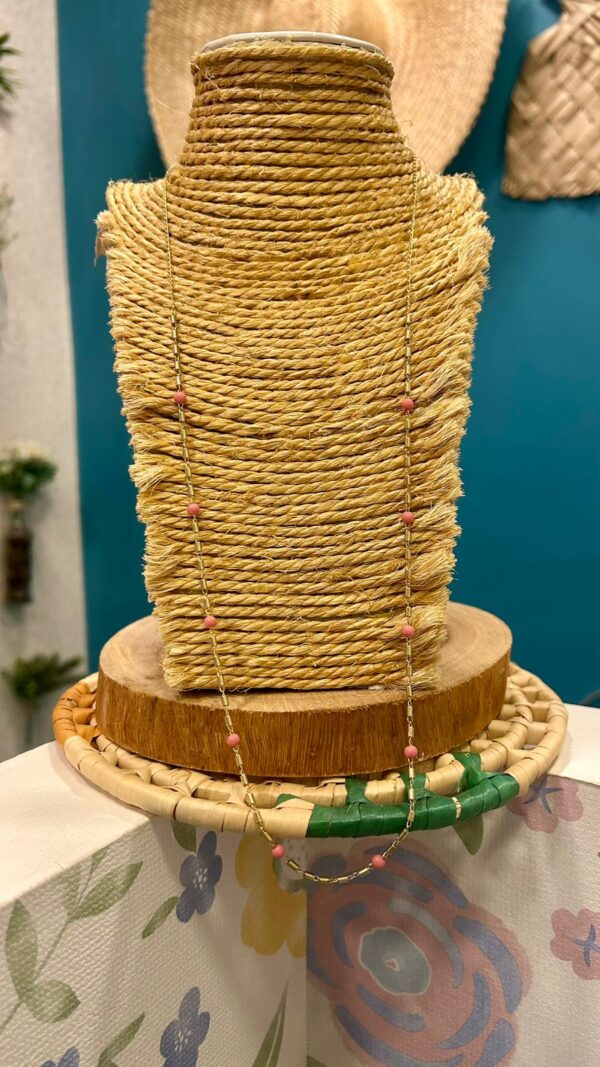 Colar longo pedrinha rosa - Imagem 2