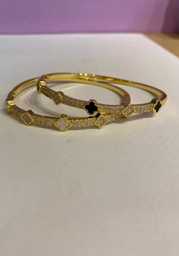 Bracelete trevo VC esmaltado