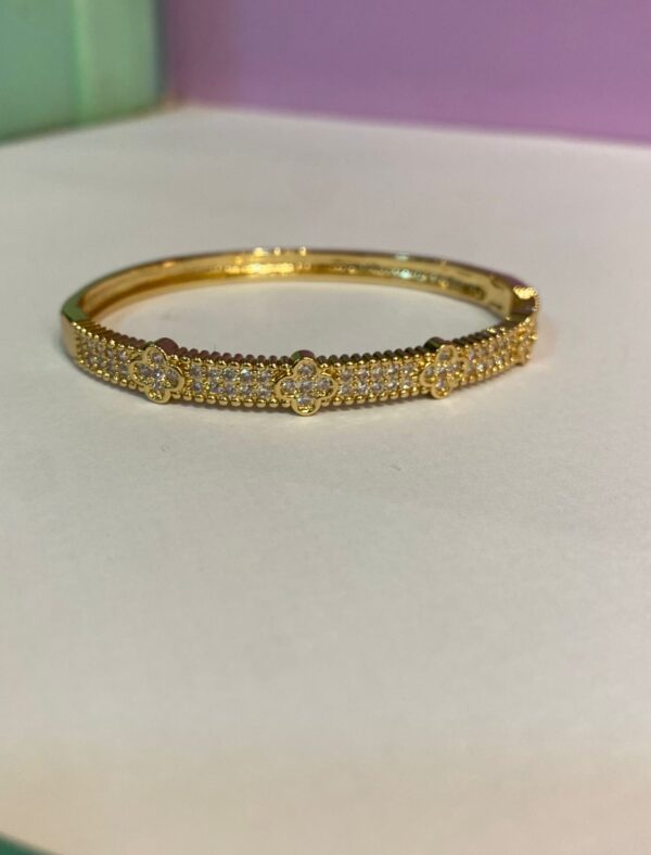 Bracelete trevo VC cravejado esferinhas - Imagem 4