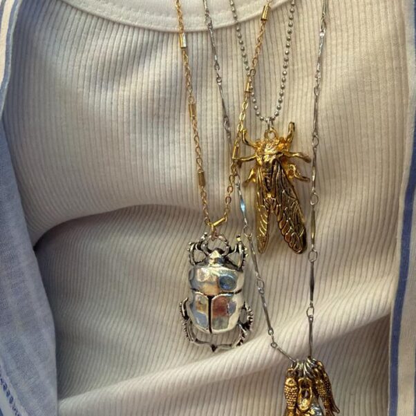 Mix colares Escaravelho