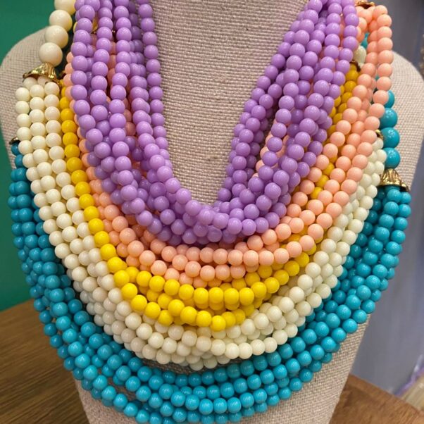 Colar bolinhas Resina