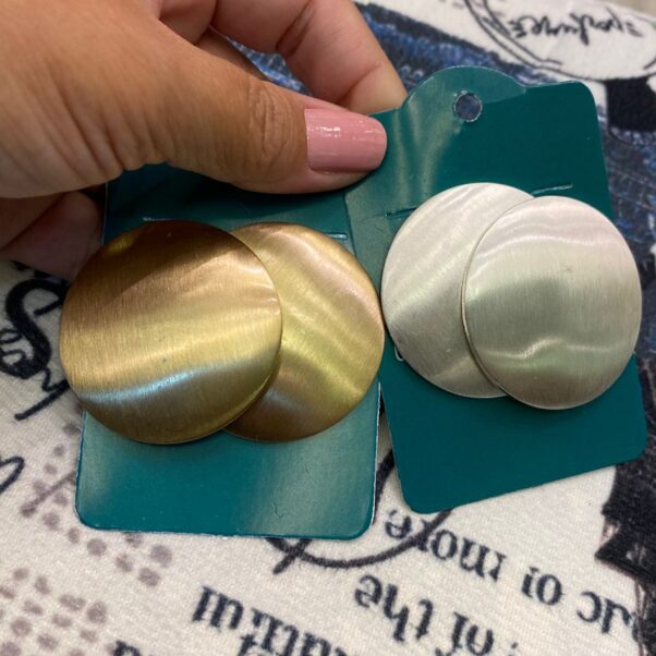 Brinco redondo escovado