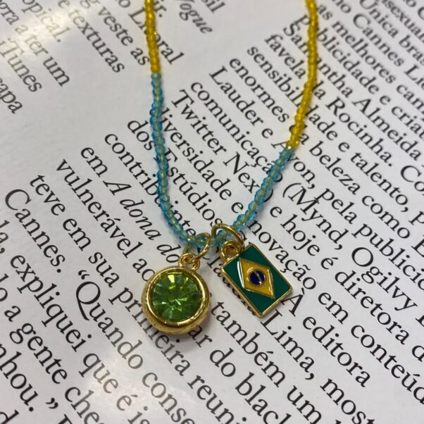 Colar cristais color penduricalhos  Brasil
