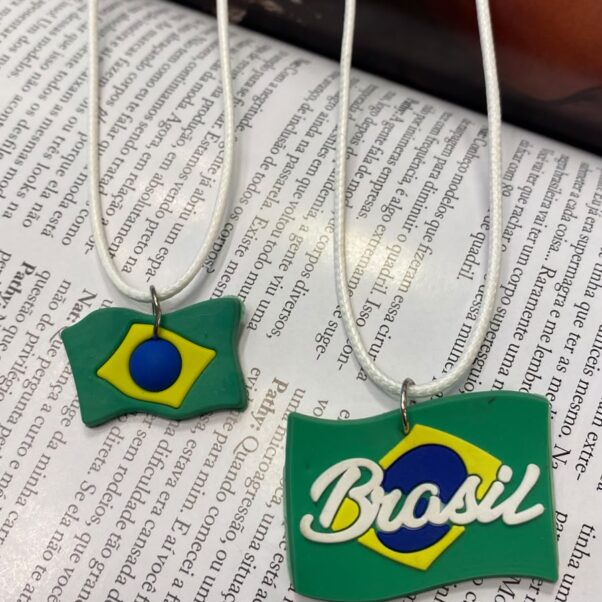 Colar estilo fita Brasil